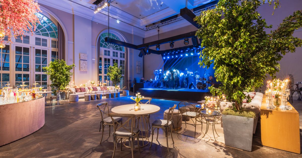 Choosing the Right Linens for Elegant Wedding Decor